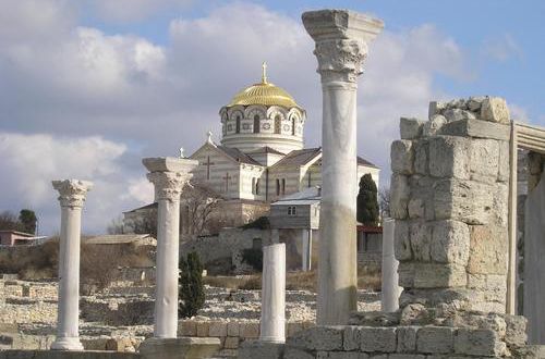 «Власти» Крыма нарушили запрет ЮНЕСКО: в музее Херсонеса заменили древнюю плитку на современную