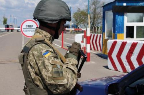 Украина усилила военную группировку на границе с Крымом