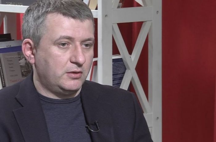 Известного блогера выгнали с эфира за отказ говорить по-украински